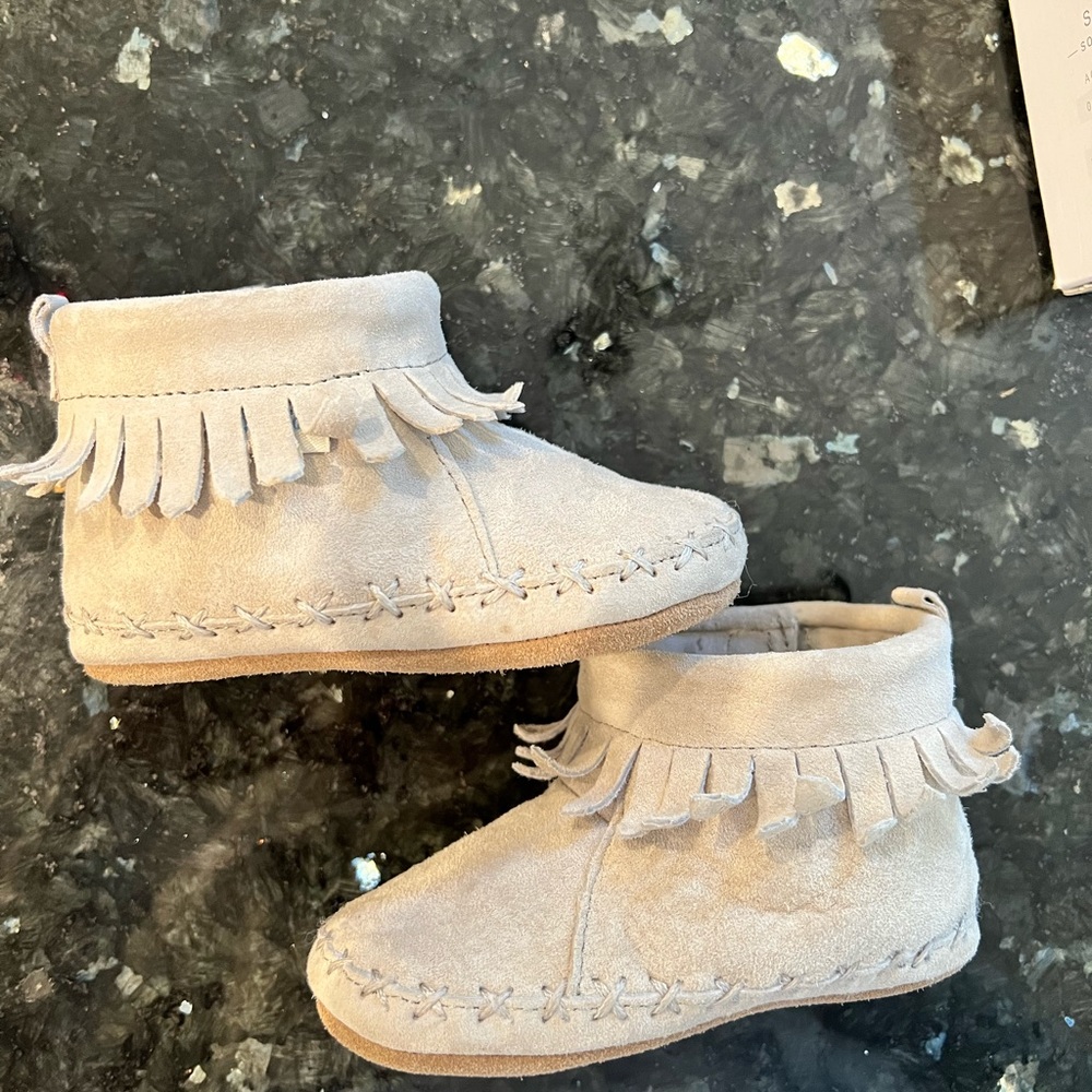 Robeez moccasin 6-12 month NWT